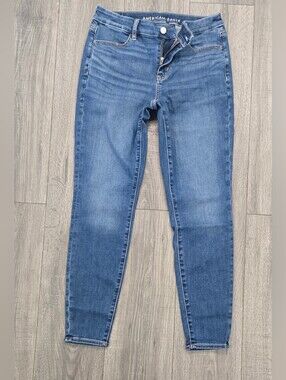 American Eagle Women’s Size 8 Regular Medium Wash Stretch Skinny Jeans #596